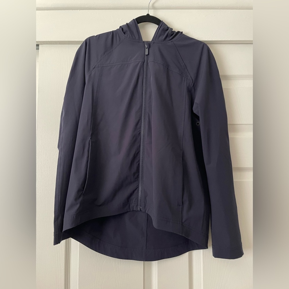 lululemon Lightweight Rain Jacket. Navy. Size 8